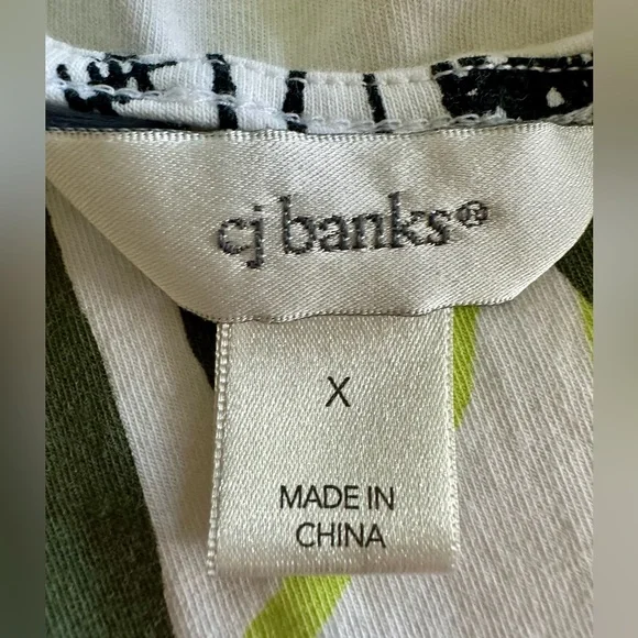 cj banks Size X Short sleeve top | Bright tropical floral design - Picture 7 of 7